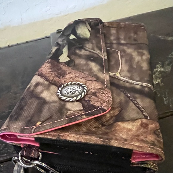 NWOT Webers Camoleather Mossy Oak/pink womens wallet. - Picture 7 of 9